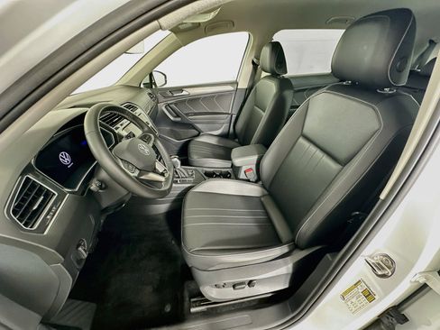 Used 2023 Volkswagen Tiguan SE FWD image 13