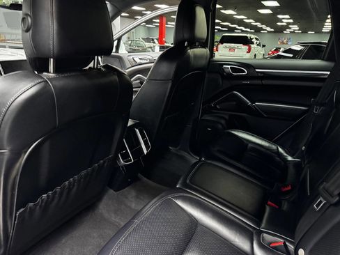 Used 2018 Porsche Cayenne image 41