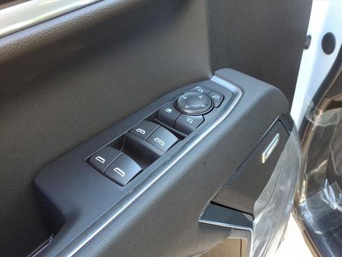 New 2026 GMC Sierra 1500 SLT image 15