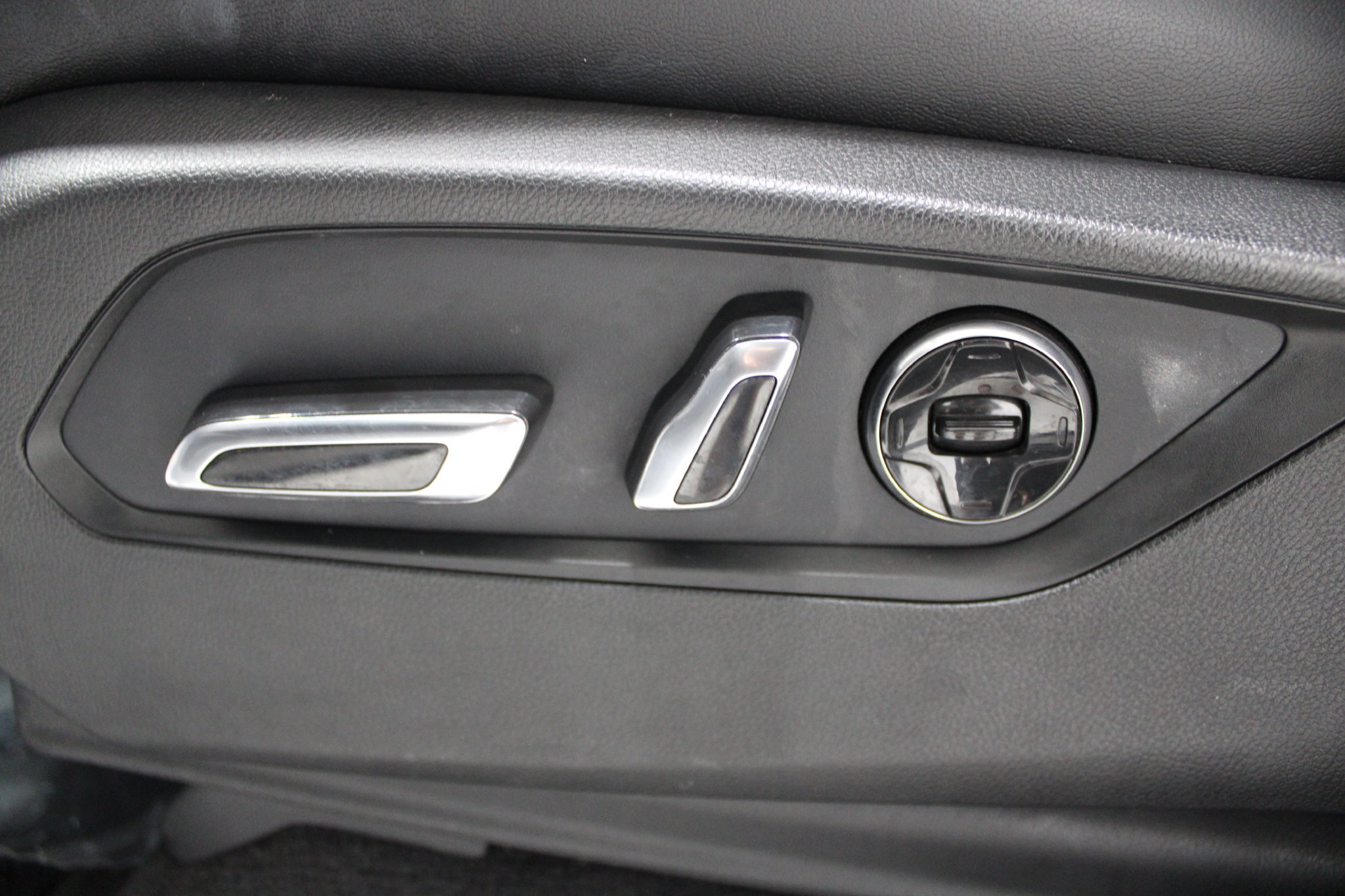 Used 2023 Acura MDX w/ Advance Package AWD/4WD image 48
