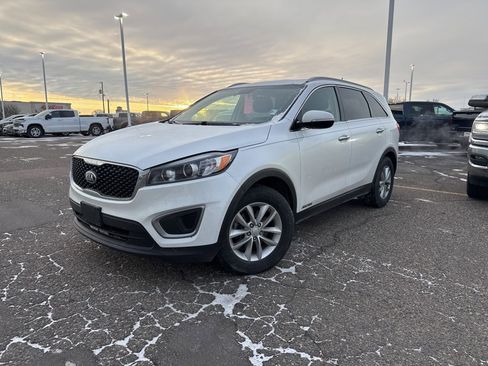 Used 2016 Kia Sorento LX image 1