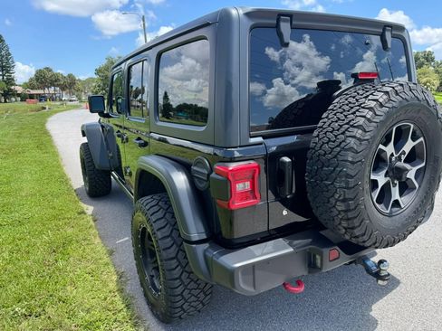 Used 2018 Jeep Wrangler Unlimited Rubicon w/ LED Lighting Group AWD/4WD image 6