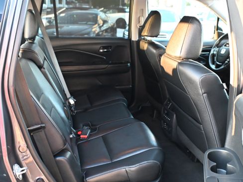Used 2017 Honda Pilot Touring image 26