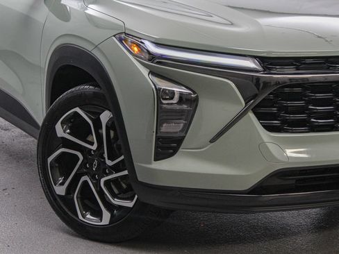Used 2024 Chevrolet Trax RS w/ Driver Confidence Package FWD image 3