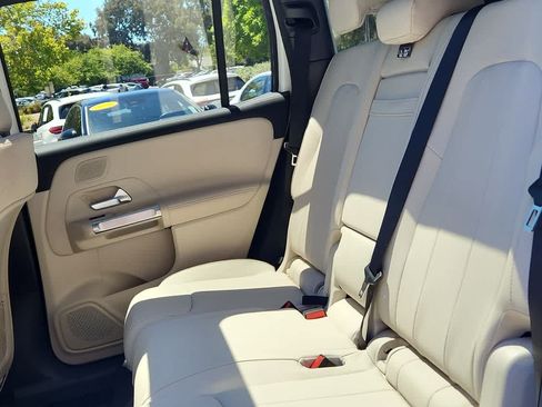 Used 2026 Mercedes-Benz GLB 250 image 6