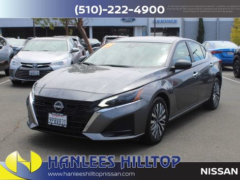 Used 2025 Nissan Altima 2.5 SV FWD image 3