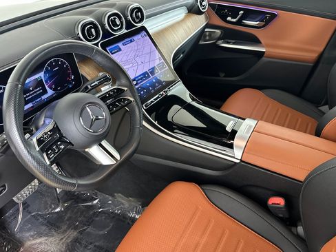 Used 2024 Mercedes-Benz GLC 300 4MATIC image 9