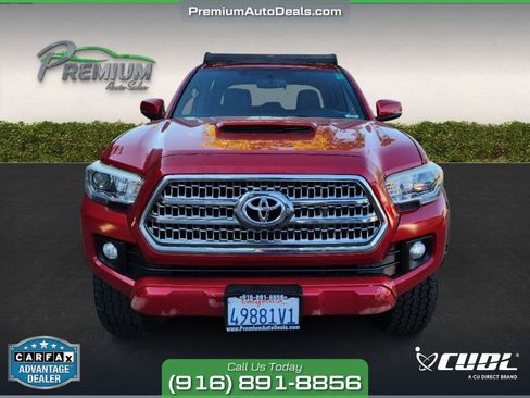 Used 2017 Toyota Tacoma TRD Off-Road image 8