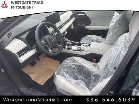 New 2026 Mitsubishi Outlander SE image 5