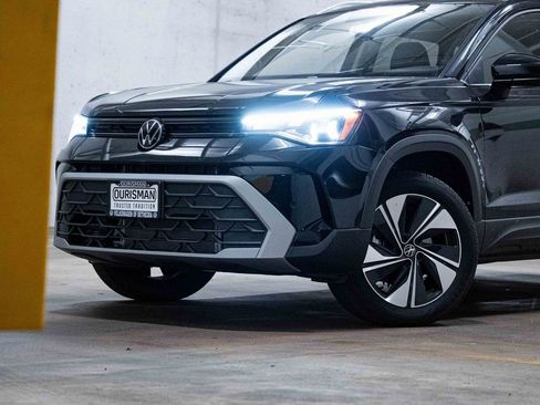 New 2026 Volkswagen Taos SE AWD/4WD image 2