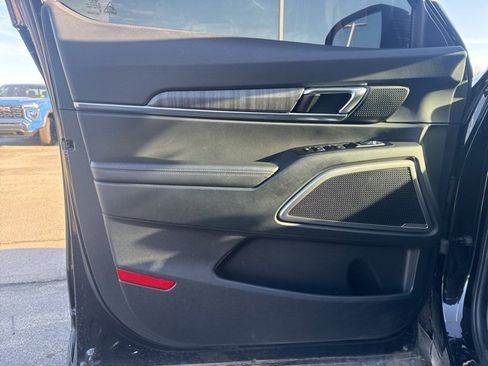 Used 2024 Kia Telluride EX w/ EX Captain's Chair Package image 14
