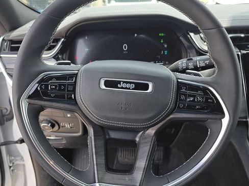 Used 2022 Jeep Grand Cherokee Overland w/ MOPAR Finishing Package AWD/4WD image 14