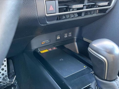 Used 2025 Toyota Camry SE FWD image 36