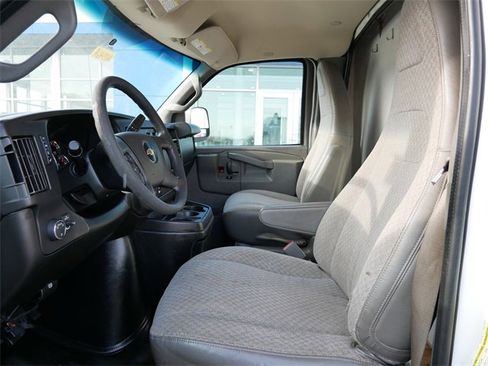 Used 2017 Chevrolet Express 3500 image 7