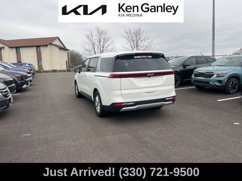 Used 2024 Kia Carnival LX image 7