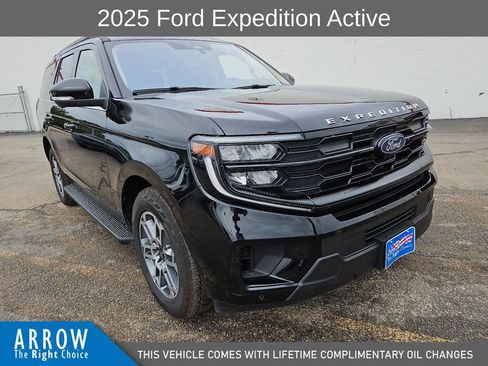 Used 2025 Ford Expedition Active AWD/4WD image 2