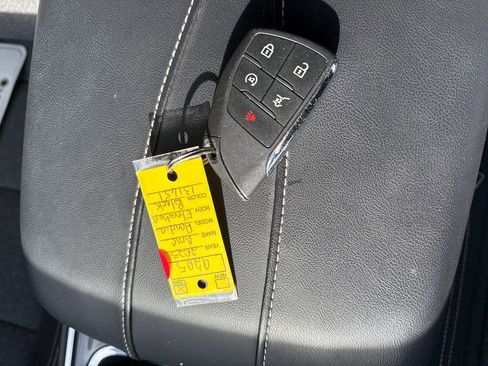 Used 2025 GMC Acadia Elevation image 31