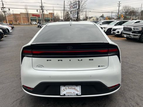 Used 2024 Toyota Prius LE image 5