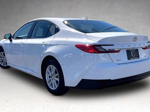 Used 2025 Toyota Camry LE image 3