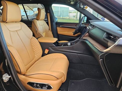 Used 2025 Jeep Grand Cherokee Summit w/ Adv Protech Group IV image 28