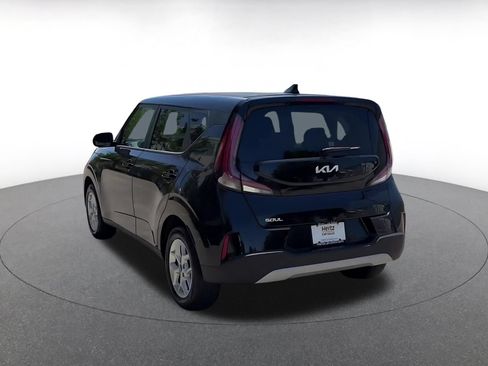 Used 2025 Kia Soul LX w/ LX Technology Package FWD image 9