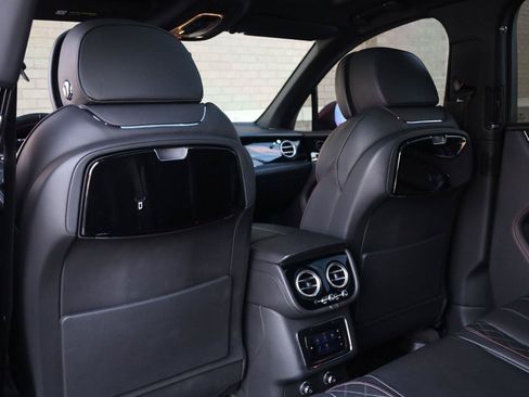 Used 2018 Bentley Bentayga AWD/4WD image 26
