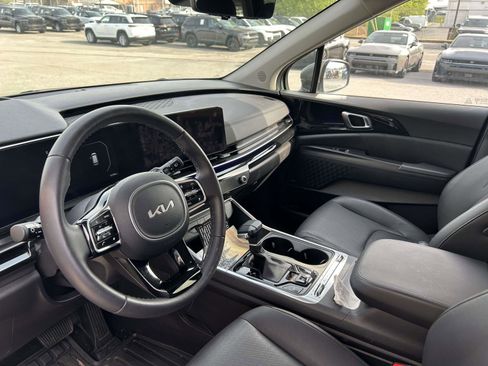 Used 2025 Kia Carnival SX Prestige image 7