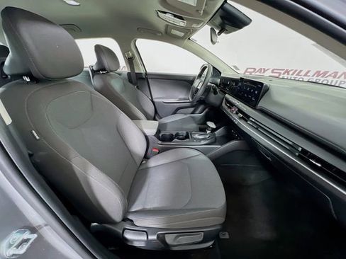 Used 2025 Kia K4 LXS image 37