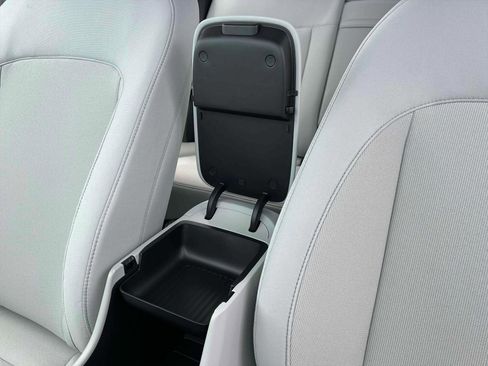 New 2025 Hyundai Kona SE image 18