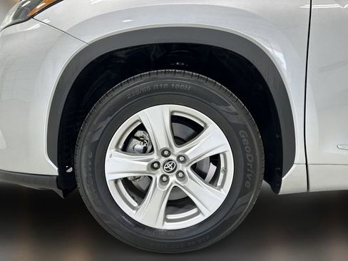 Used 2023 Toyota Highlander LE FWD image 10