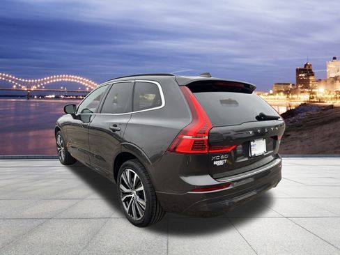 Used 2022 Volvo XC60 B5 Momentum w/ Climate Package image 3