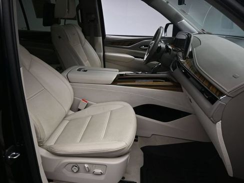 Used 2022 Cadillac Escalade ESV Sport Platinum AWD/4WD image 28