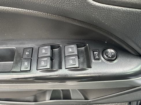 Used 2022 Chevrolet Colorado LT w/ LT Convenience Package image 16