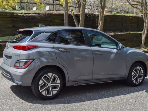 Used 2023 Hyundai Kona SE w/ Cargo Package FWD image 7