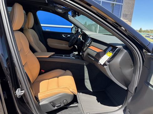 Certified 2025 Volvo XC60 B5 Ultra w/ Protection Package Premier image 14