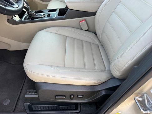 Used 2018 Ford Escape SEL image 19