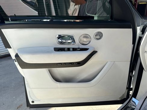 Used 2019 Rolls-Royce Cullinan image 18