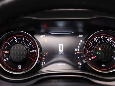 Used 2019 Dodge Challenger SXT image 23