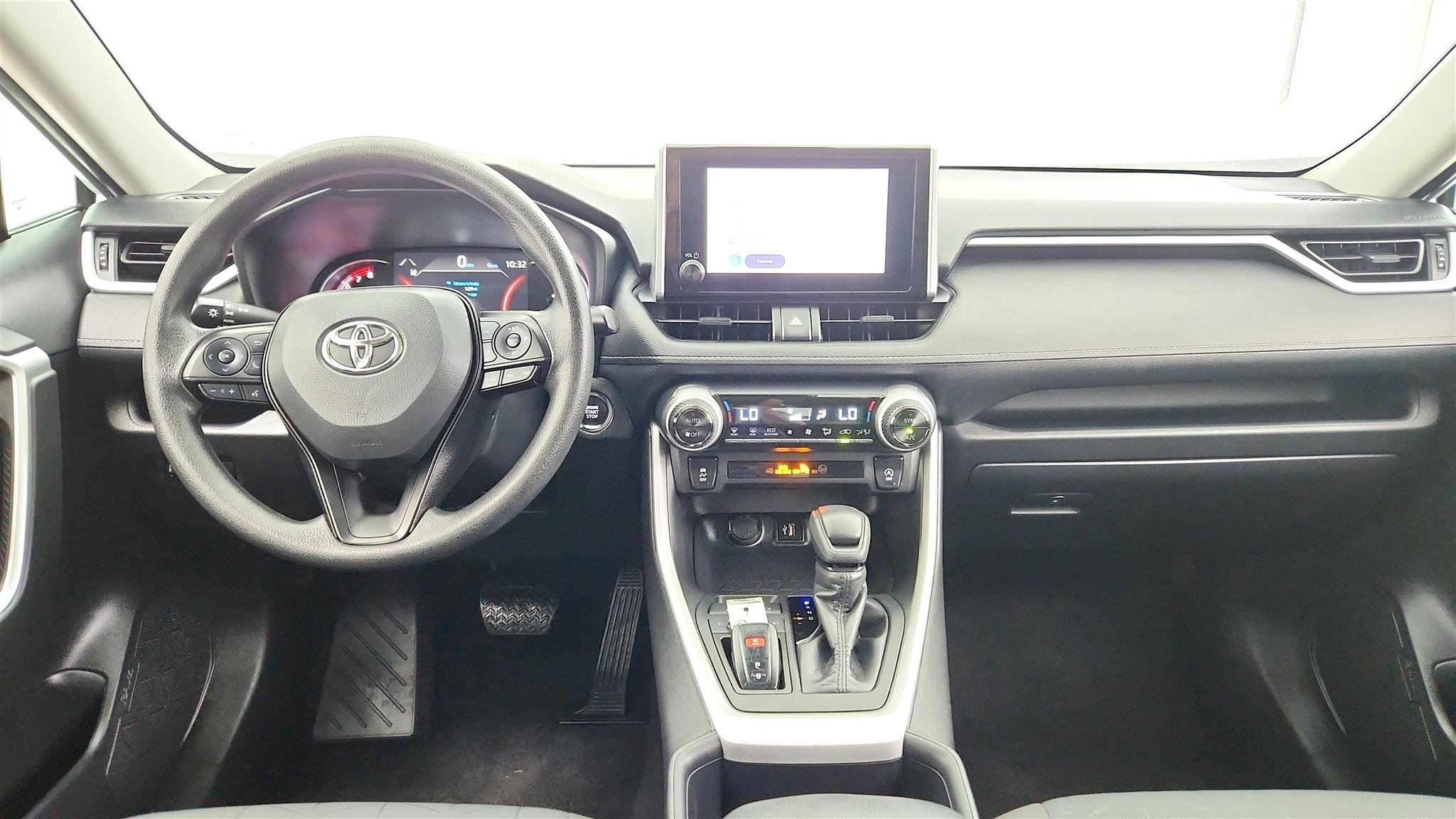 Used 2025 Toyota RAV4 XLE FWD image 11
