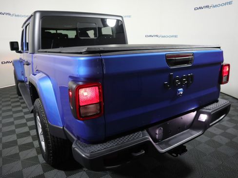 Used 2022 Jeep Gladiator Sport image 9