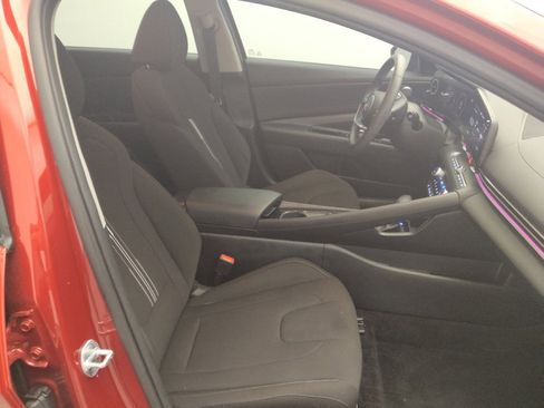 Used 2025 Hyundai Elantra SEL image 21
