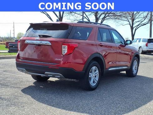 Used 2024 Ford Explorer XLT w/ Equipment Group 202A AWD/4WD image 5