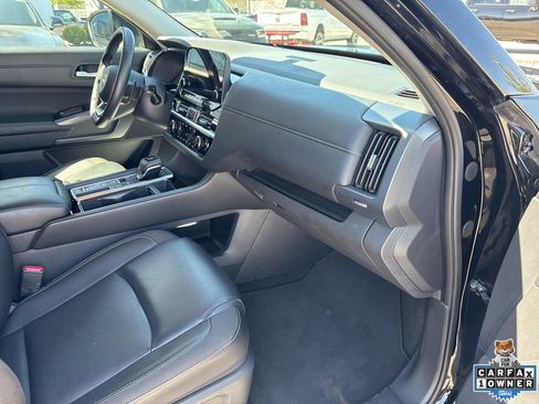 Used 2025 Nissan Pathfinder SL FWD image 52