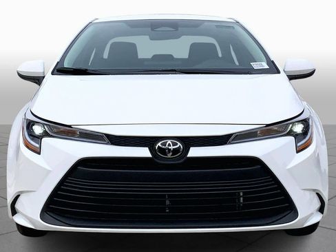 Used 2025 Toyota Corolla LE image 3