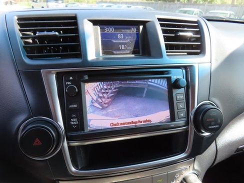 Used 2013 Toyota Highlander SE image 27