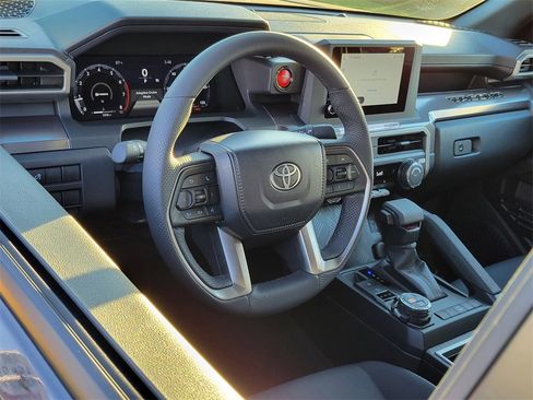 Used 2025 Toyota Tacoma TRD Off-Road image 3