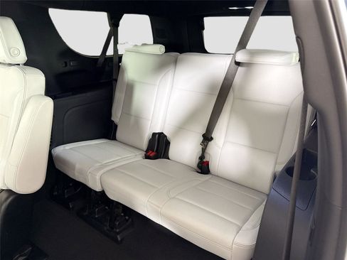 Used 2025 Chevrolet Suburban Premier image 30