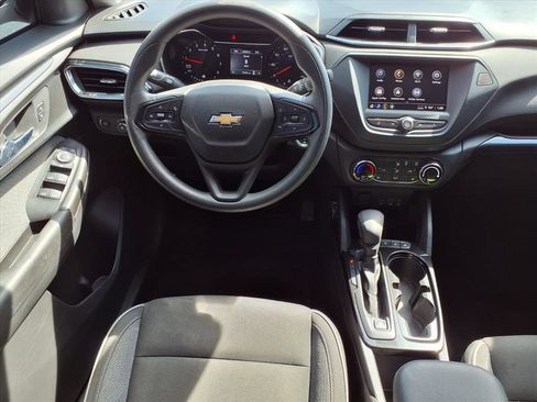 Used 2022 Chevrolet TrailBlazer LT image 2