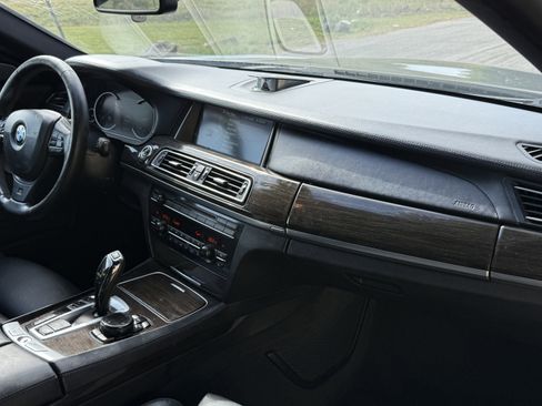 Used 2014 BMW 750Li image 32