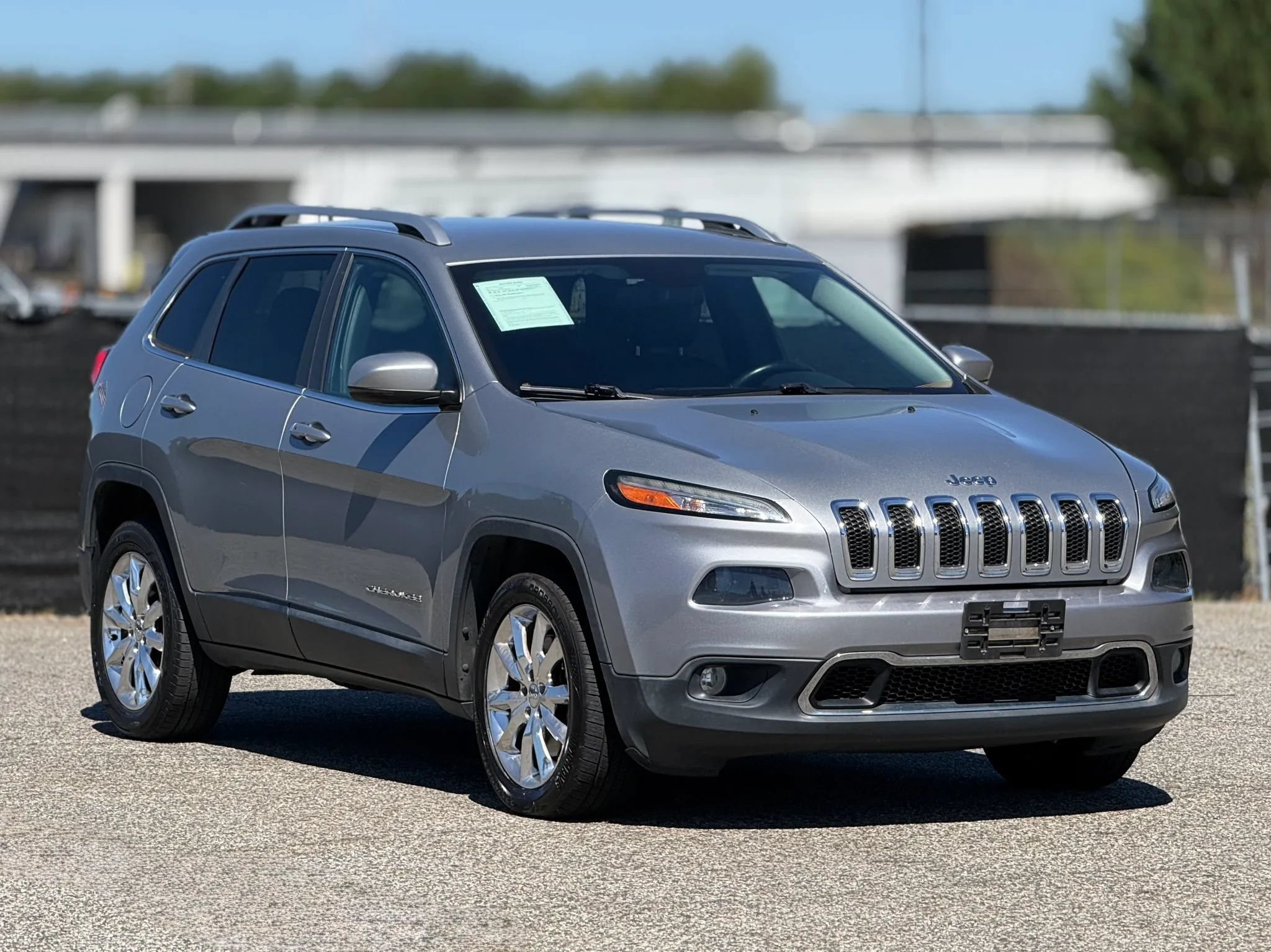 Used 2015 Jeep Cherokee Limited AWD/4WD image 1